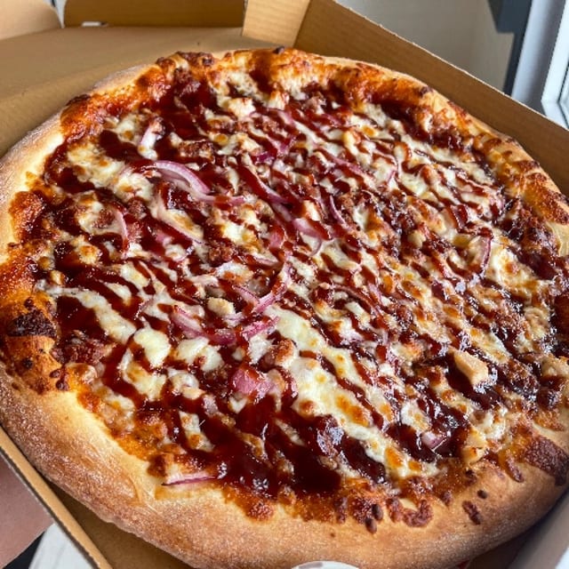 In BBQ We Cluck Pizza (20'' X-large).