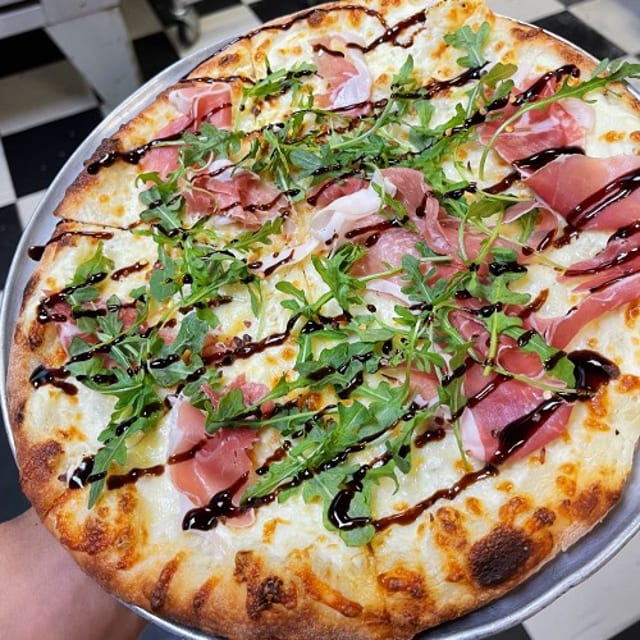 Pizzawee Pizza 14" (medium).